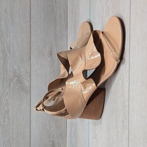 Mercedes Castillo Women Leather Ruffle Heels Sandals shoes sz 9.5